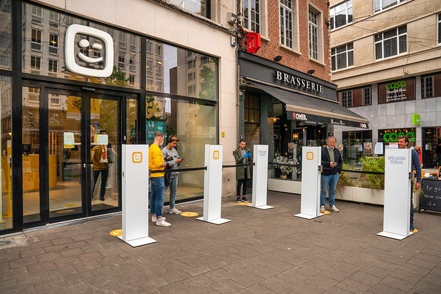 Ook op de Meir maakten we mensen blij in de wachtrij. #telenet #butikcando Ook op de Meir maakten we mensen blij in de wachtrij. #telenet #butikcando