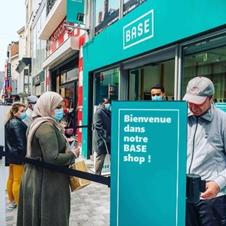Vandaag zijn we blij in de wachtrij voor BASE. #butikcando Vandaag zijn we blij in de wachtrij voor BASE. #butikcando