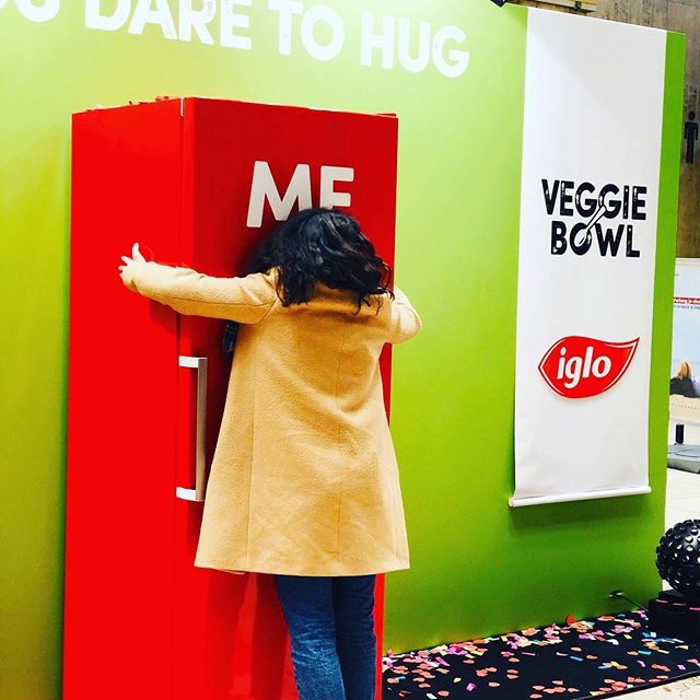 A hug for an Iglo meal #butikagency A hug for an Iglo meal #butikagency